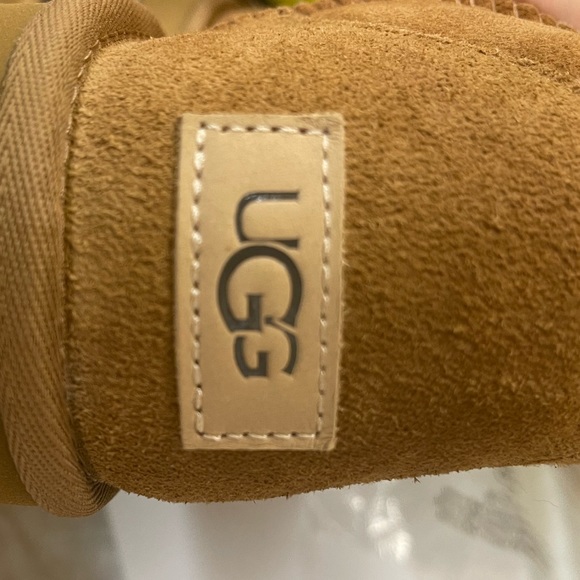 🐪NEW WITH TAGS🐪 UGG Women's
Classic Short II 6, 7, 8 , 9, 10 - Picture 4 of 6
